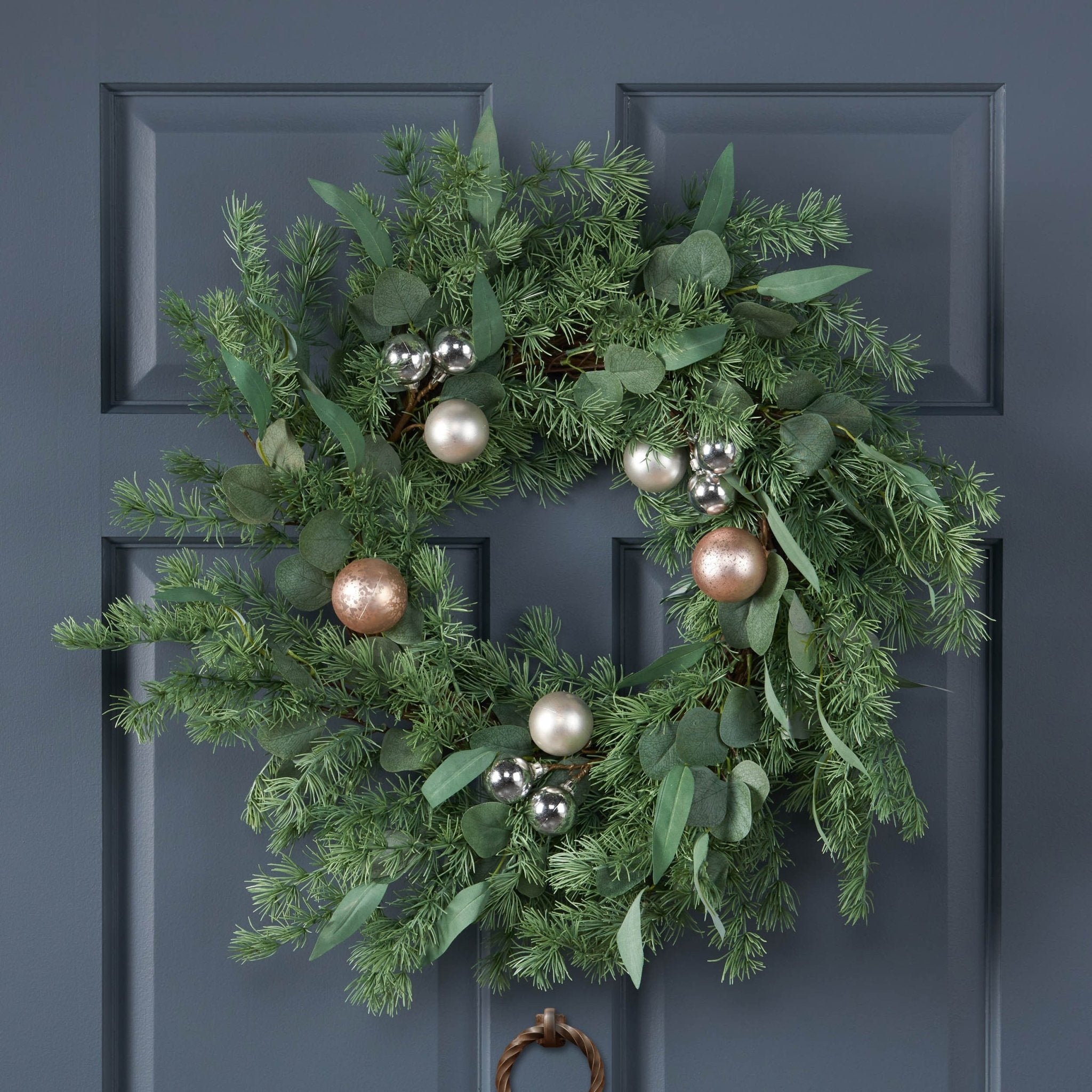 26"" PINENEEDLE WREATH WITH BALL