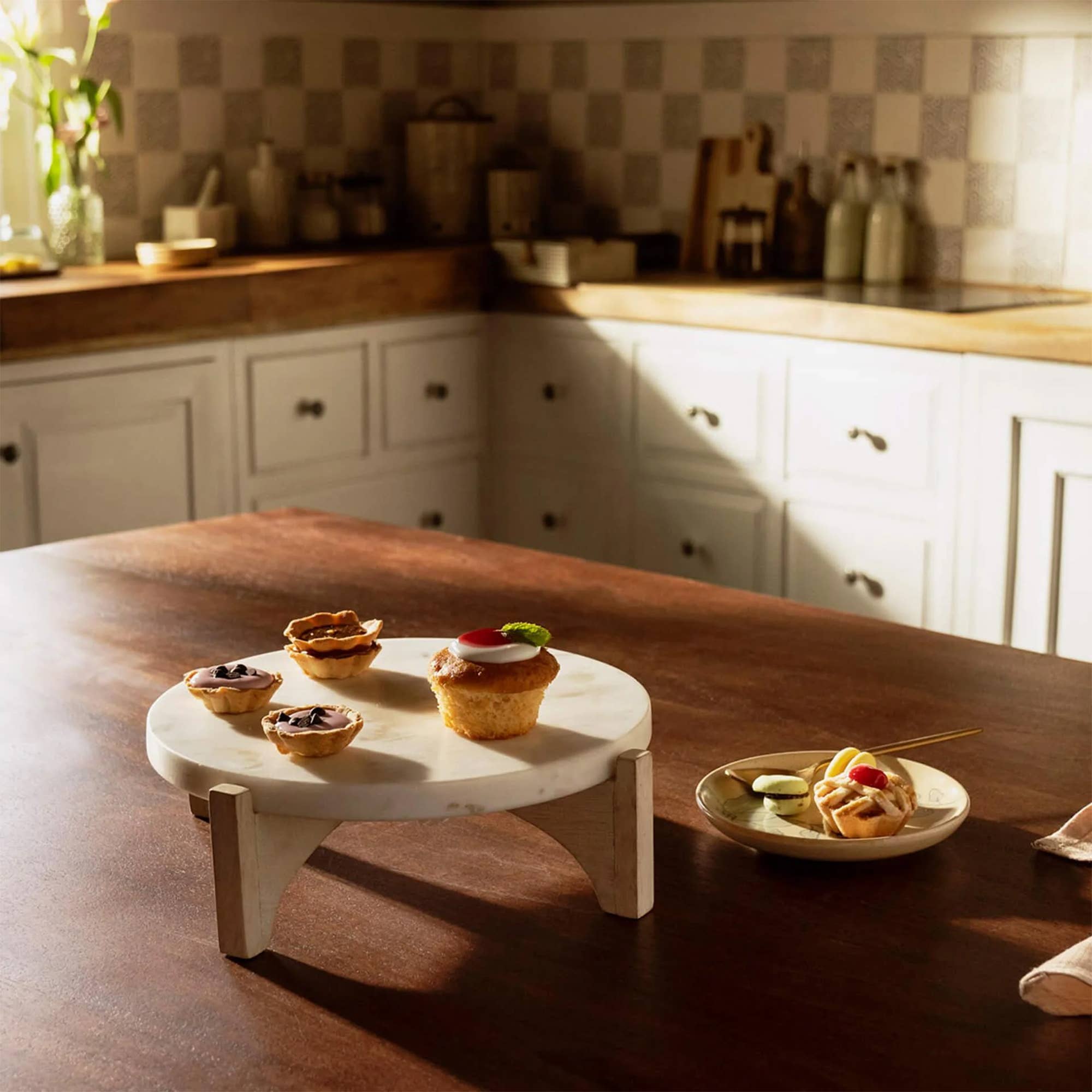 White Marble Cake Stand With Wooden Base