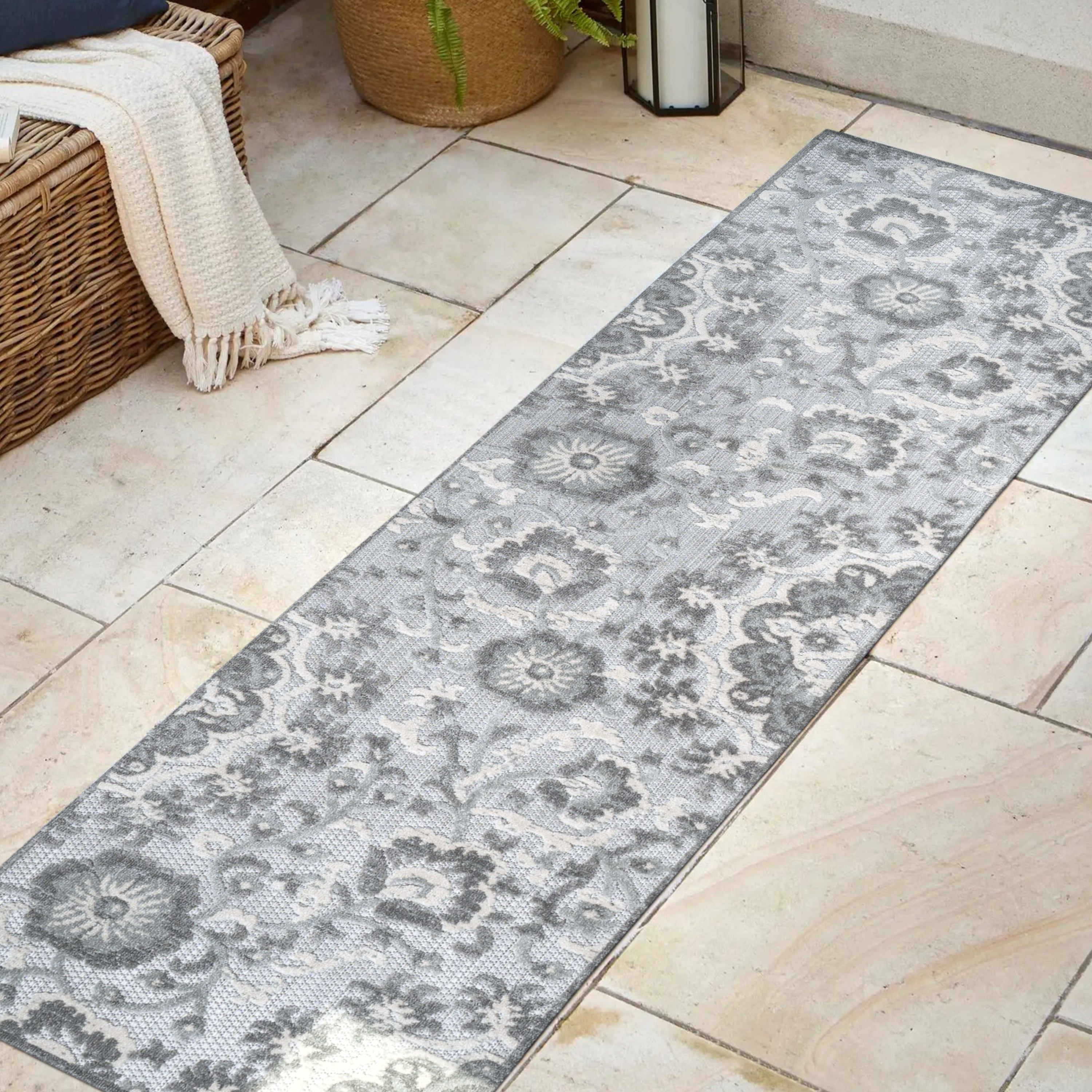 Lucena Modern Medallion High-Low Indoor/Outdoor Runner Rug