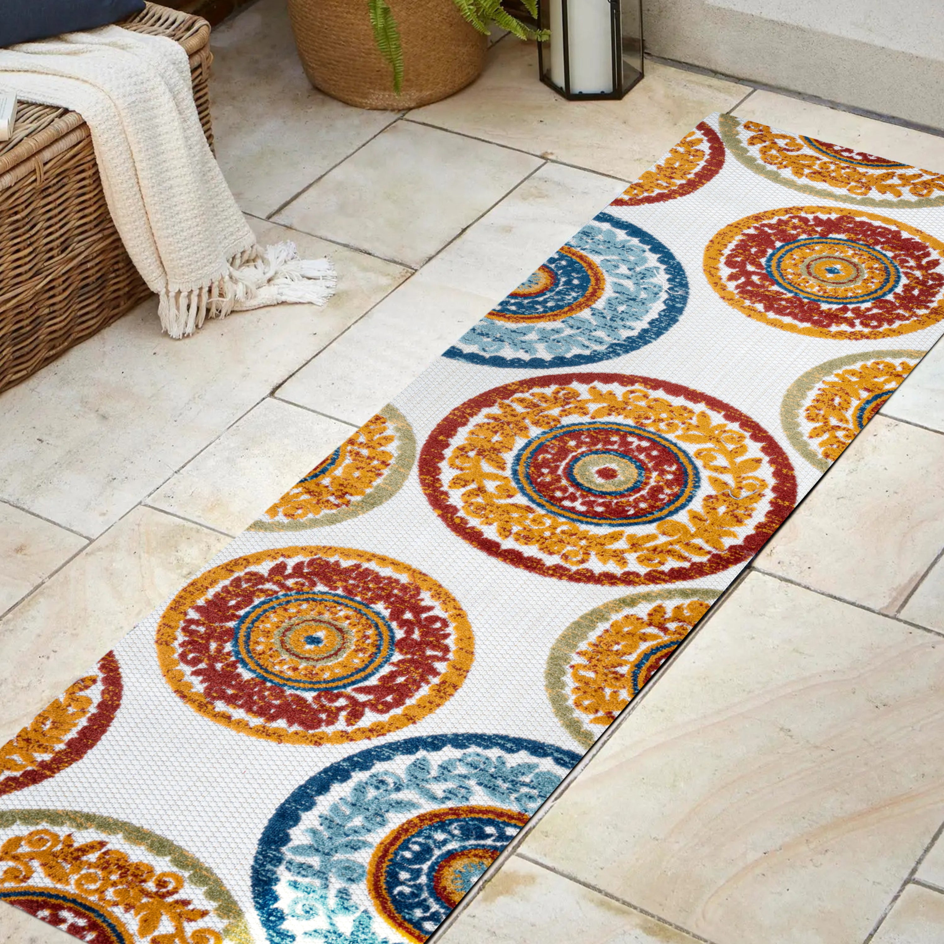 Circus Medallion High-Low Indoor/Outdoor Runner Rug