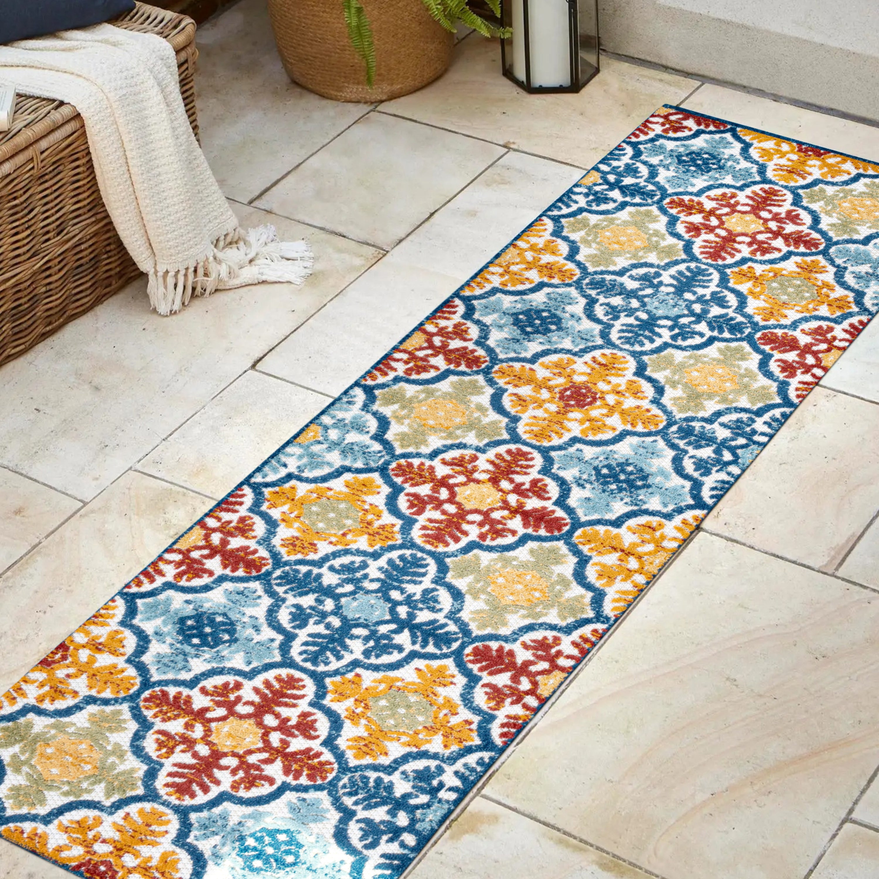 Cassis Ornate Ogee Trellis High-Low Indoor/Outdoor Runner Rug