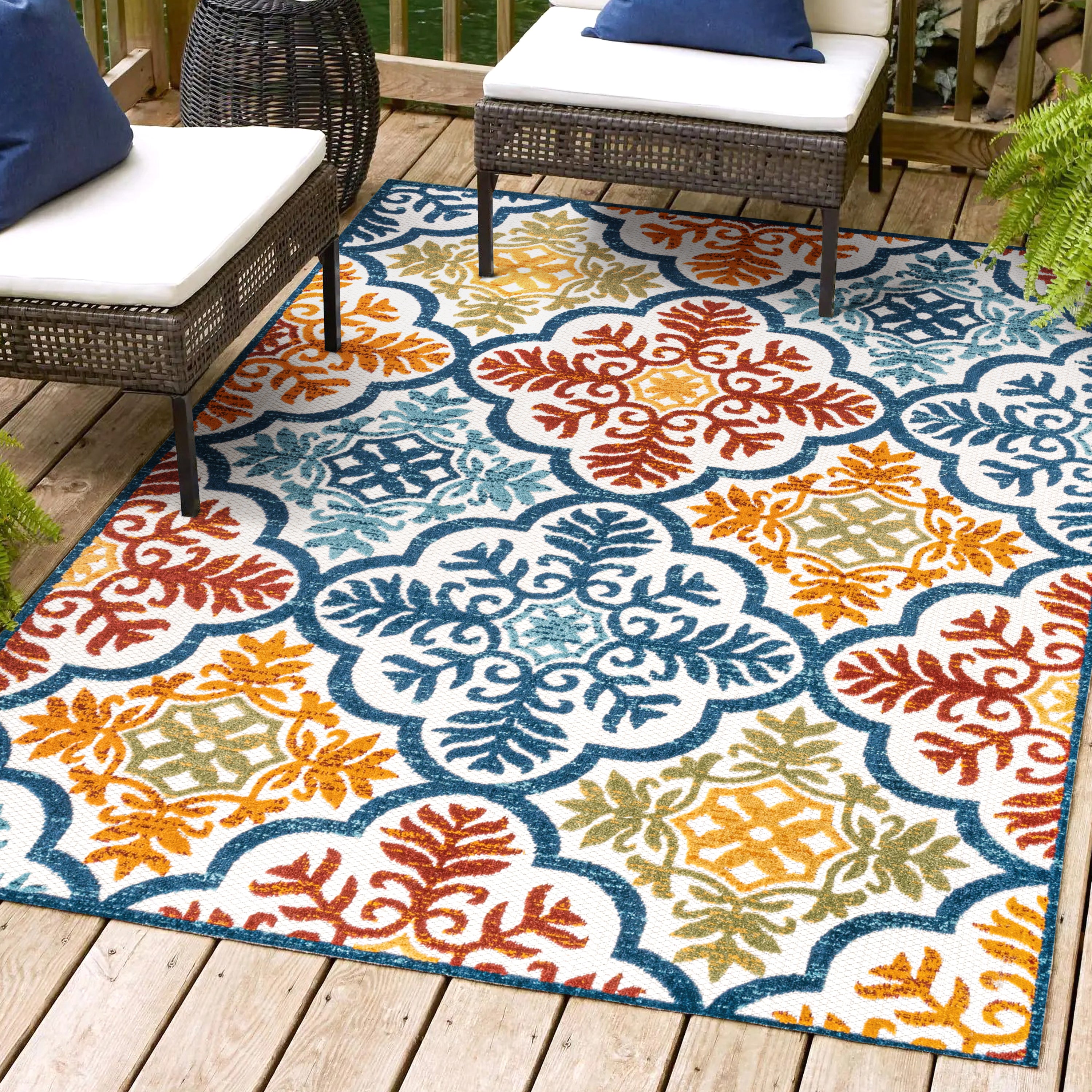 Cassis Ornate Ogee Trellis High-Low Indoor/Outdoor Area Rug