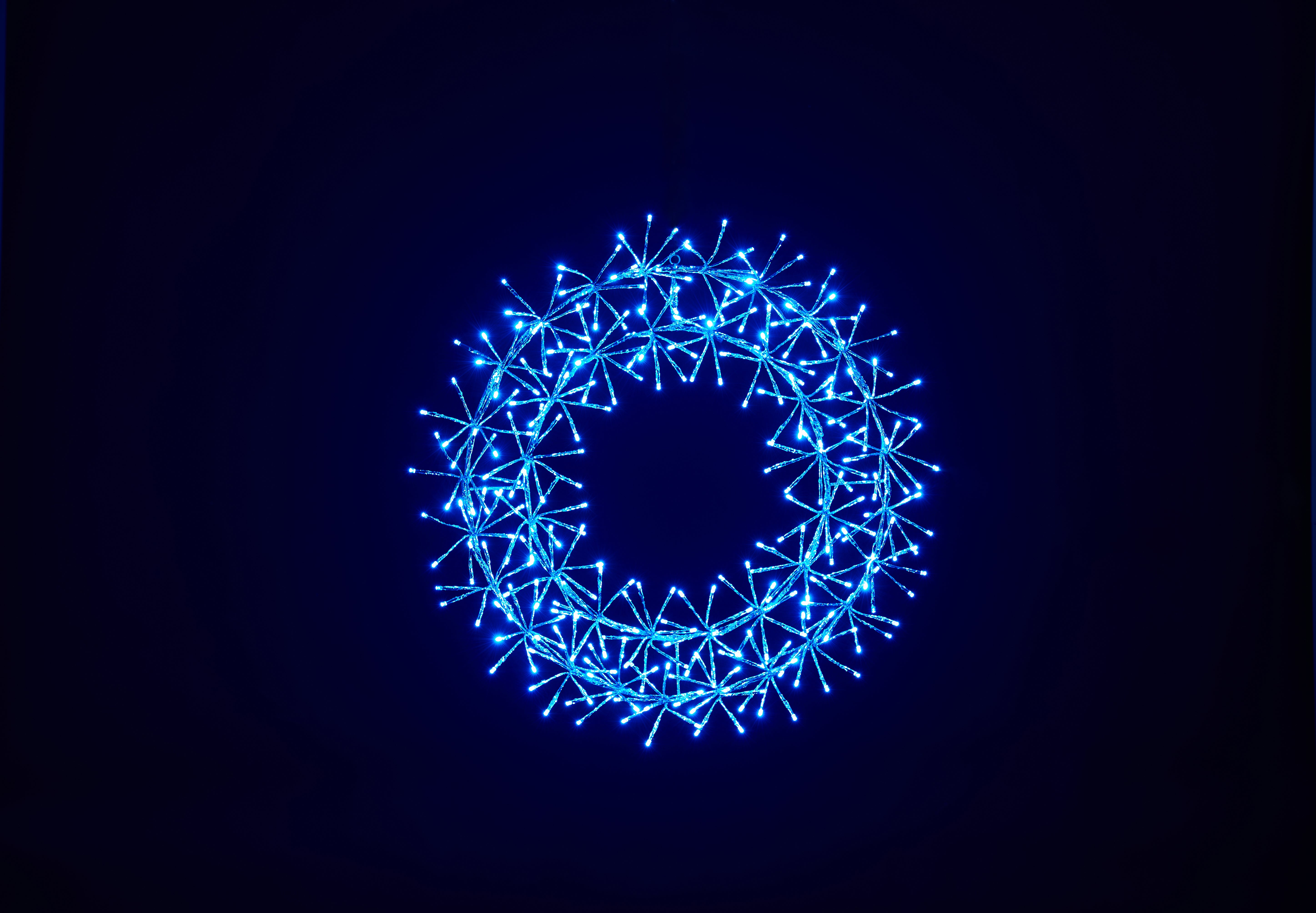 2' Micro LED Wreath with 280 Steady Burn Lights and 40 Flash Blue Lights 16.5 extension wire - Blue Frame