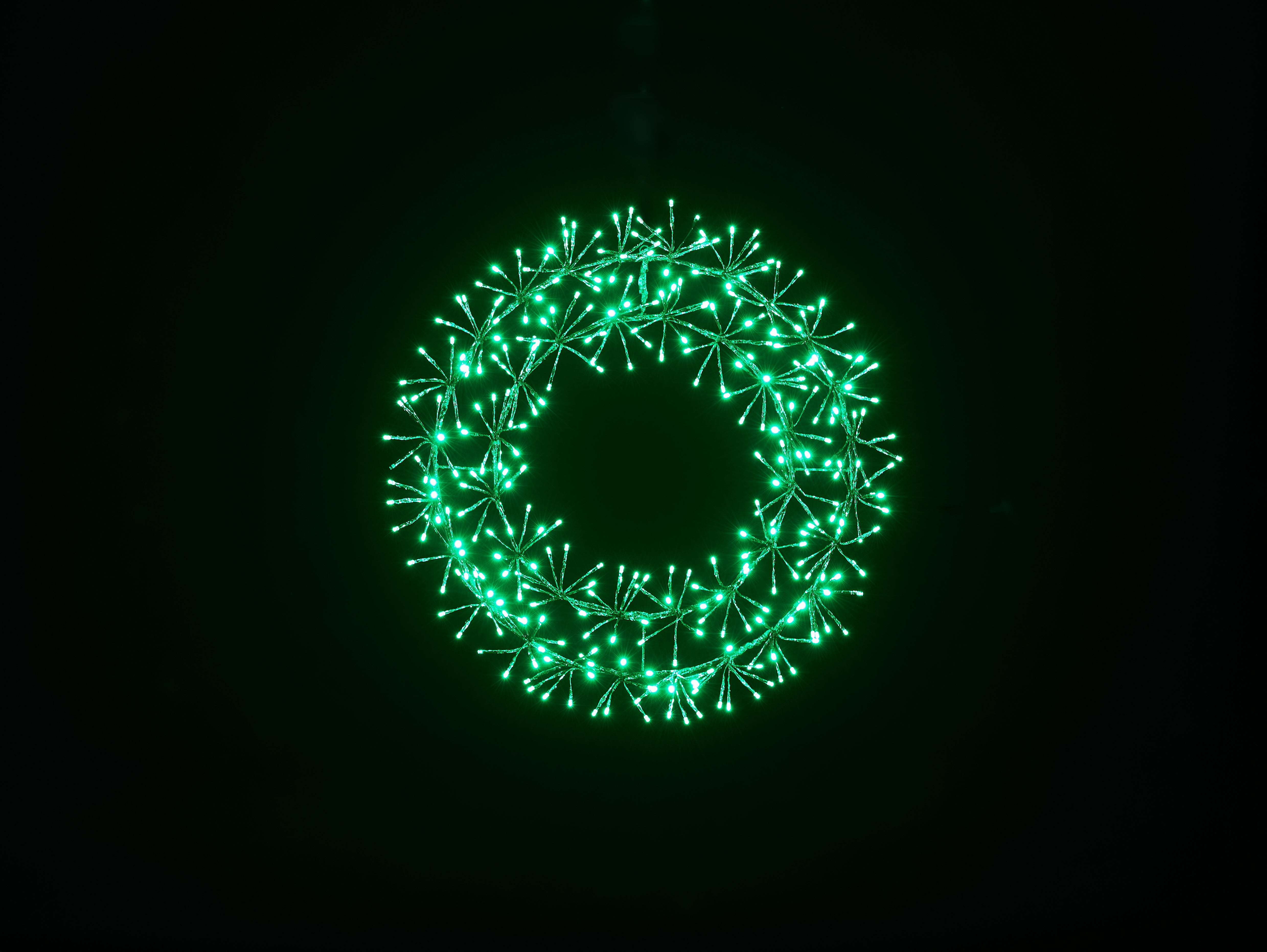 2' Micro LED Wreath with 280 Steady Burn Lights and 40 Flash Green Lights 16.5 extension wire - Green Frame