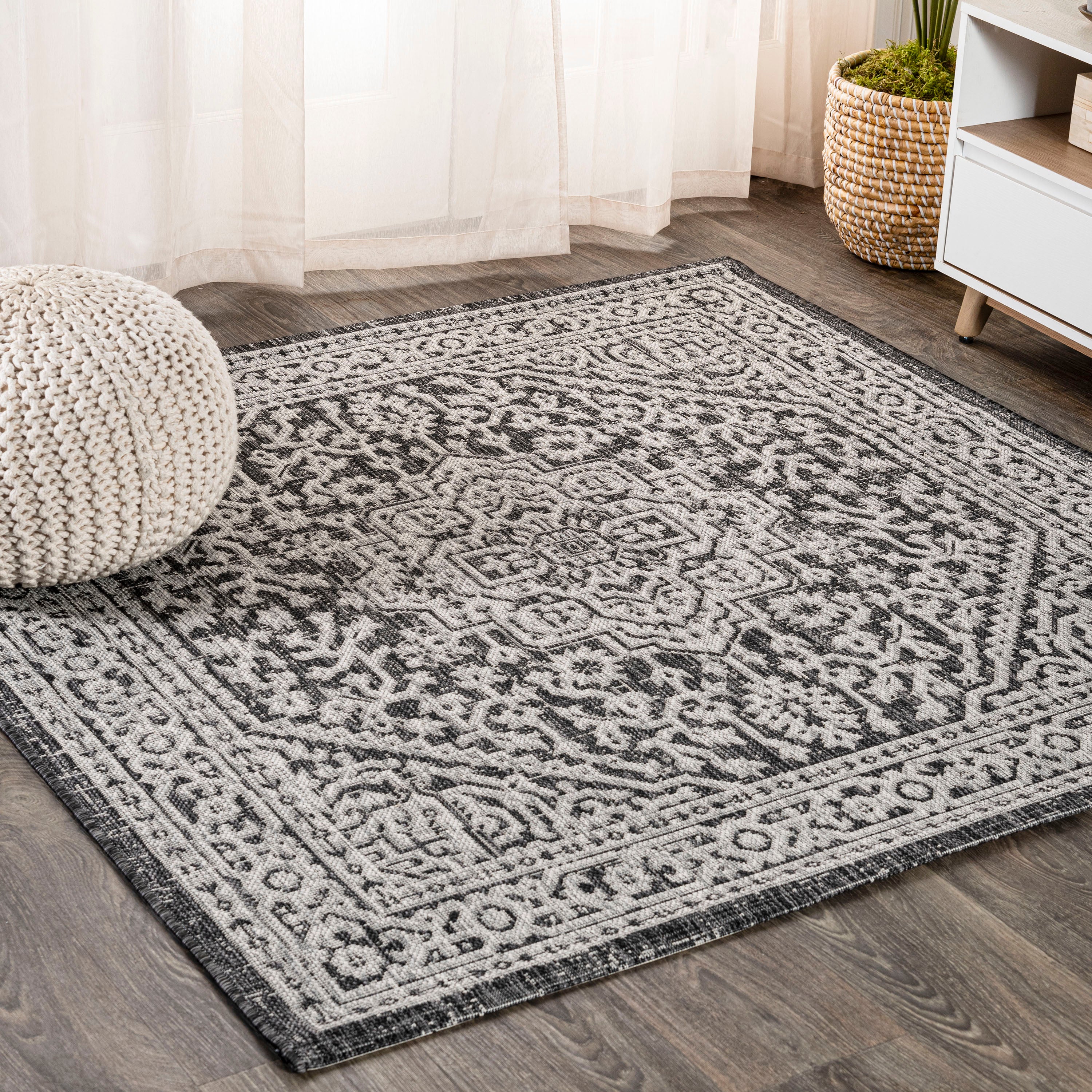 Sinjuri Medallion Textured Indoor/Outdoor Square Area Rug