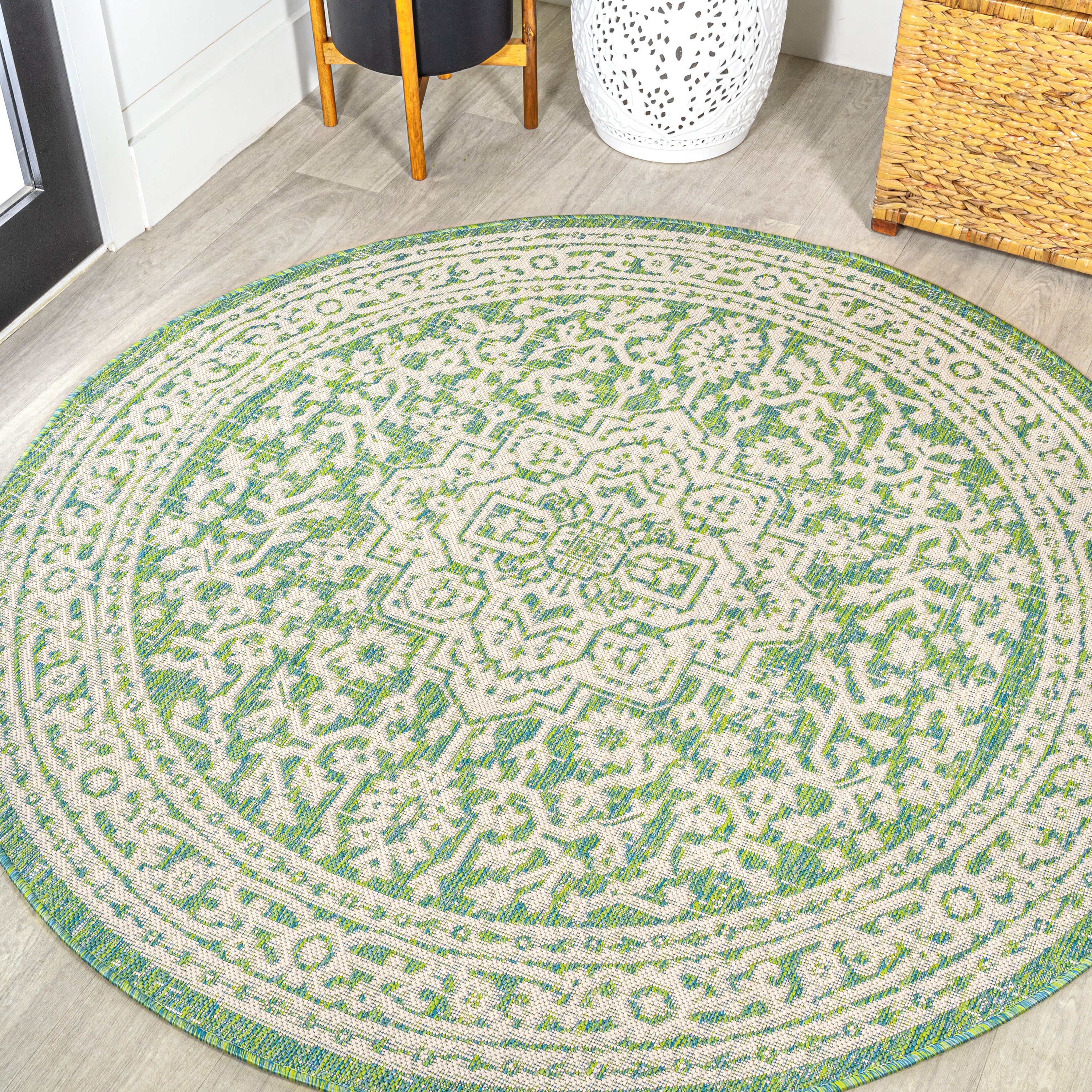 Sinjuri Medallion Textured Weave Indoor/Outdoor Round Area Rug