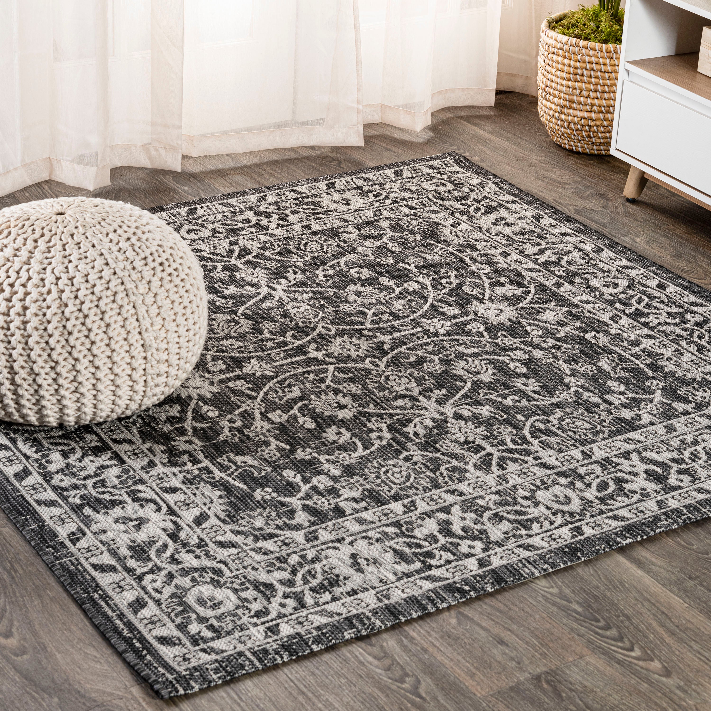 Palazzo Vine and Border Textured Weave Indoor/Outdoor Square Area Rug