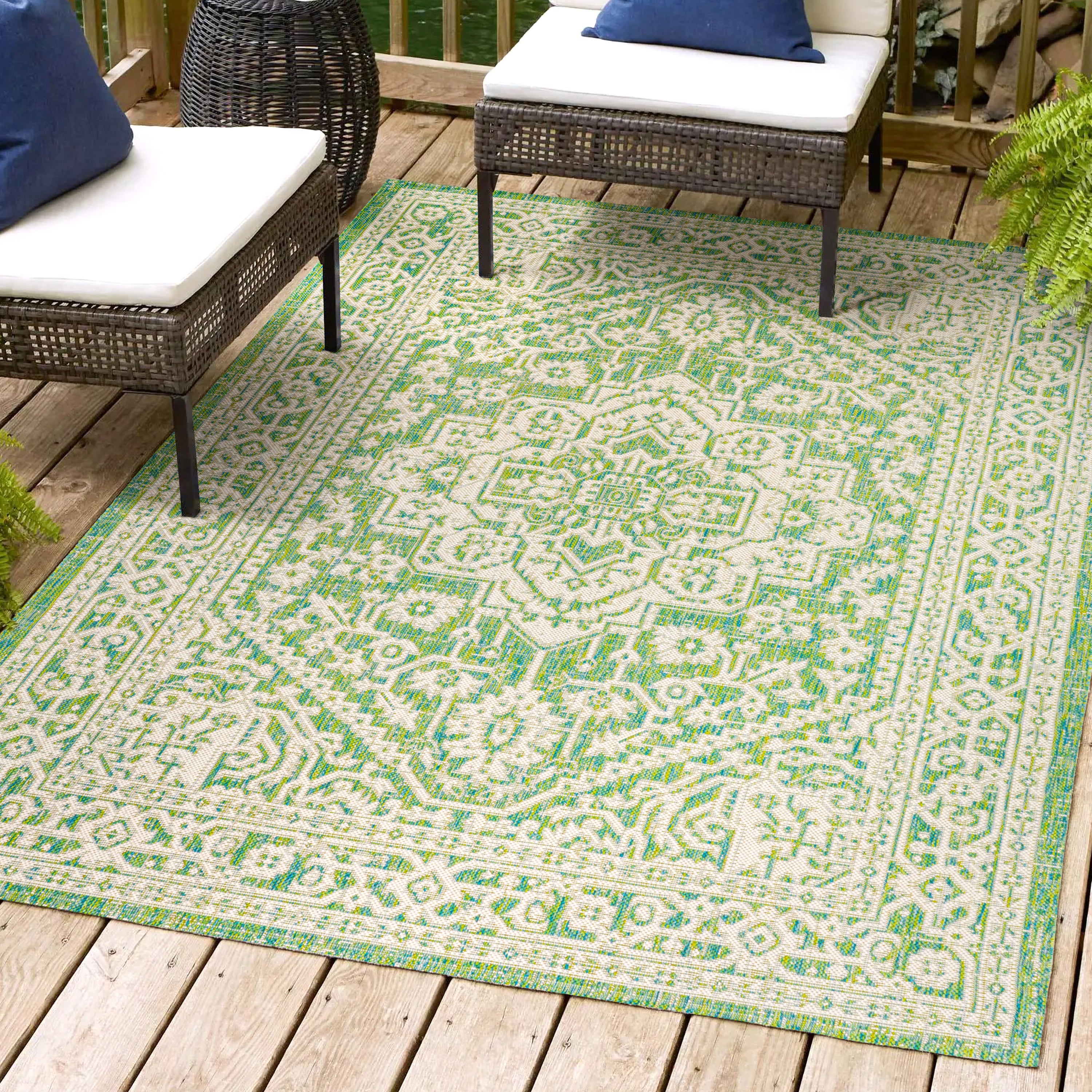 Sinjuri Medallion Textured Weave Indoor/Outdoor Area Rug