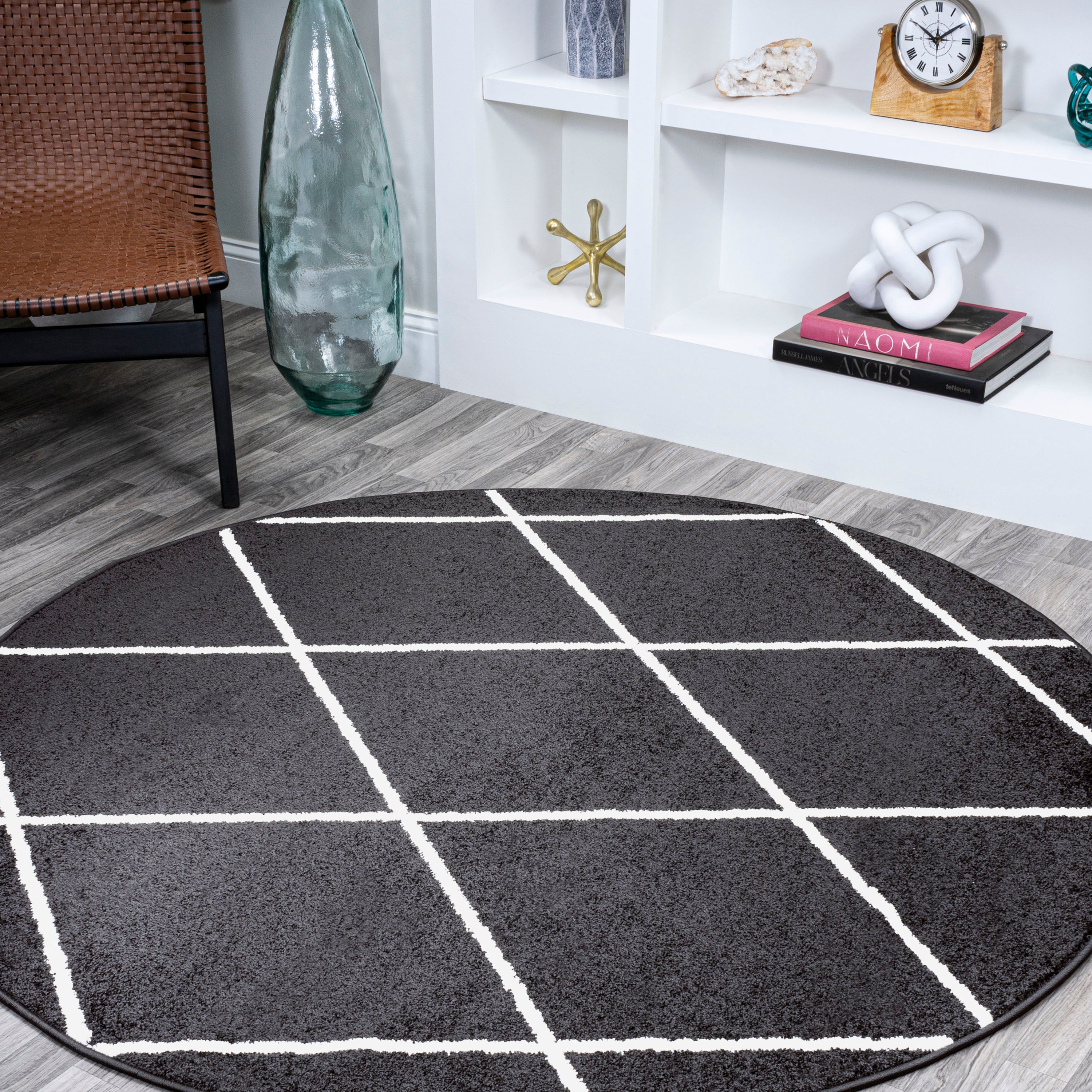 Cole Minimalist Diamond Trellis Round Area Rug