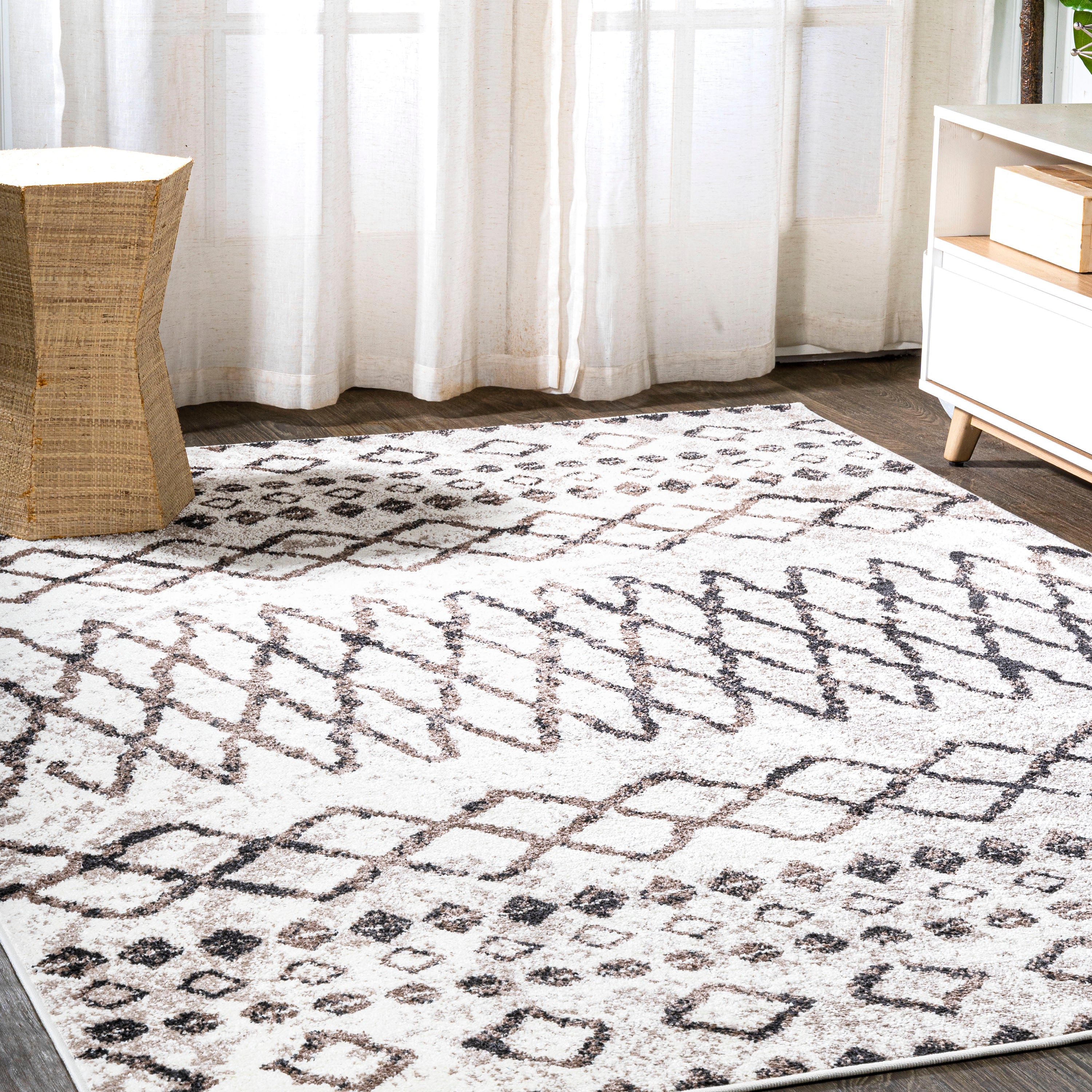 Aksil Moroccan Diamond Area Rug