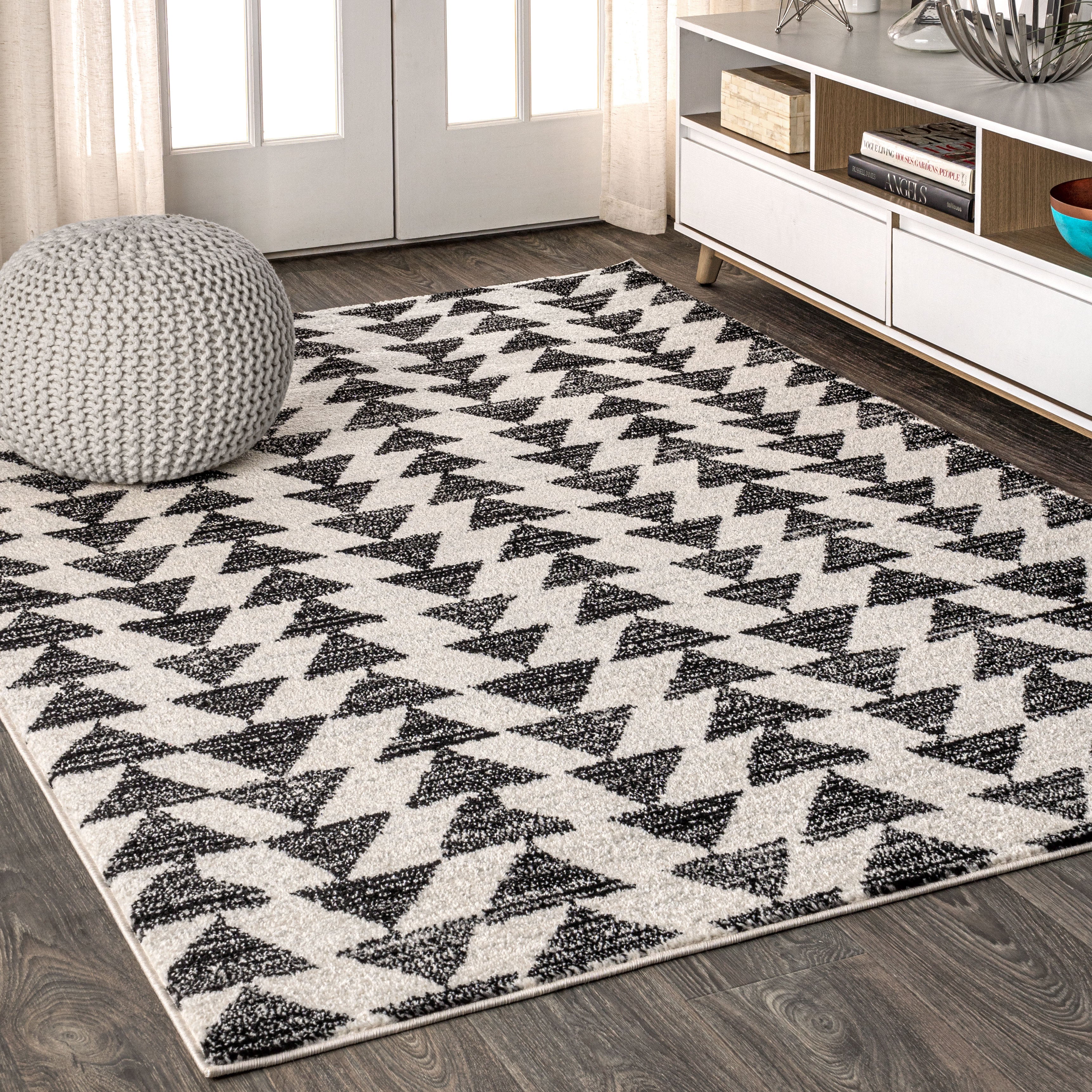 Aisha Moroccan Triangle Geometric Area Rug