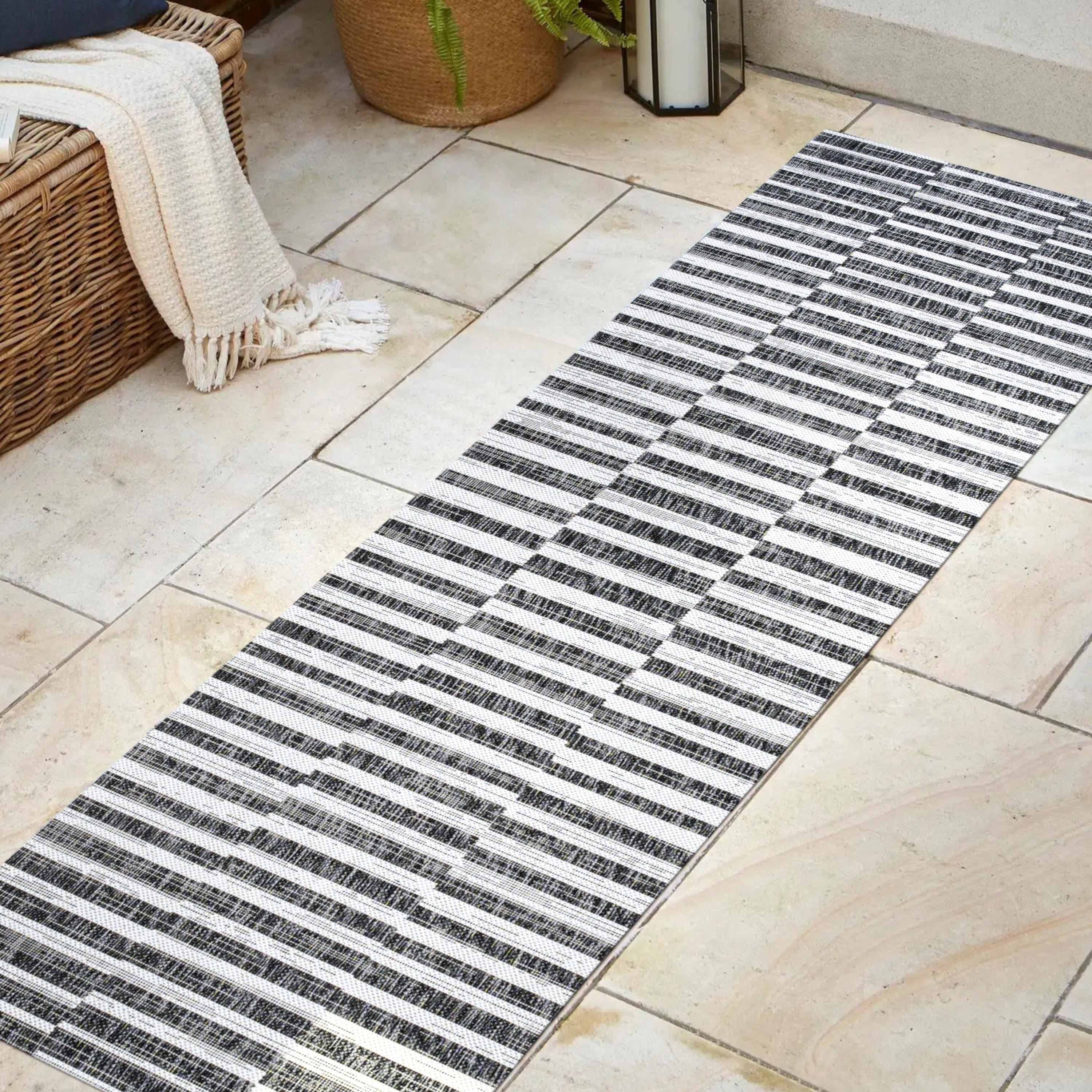 Sukie Modern Offset Stripe Indoor/Outdoor Runner Rug