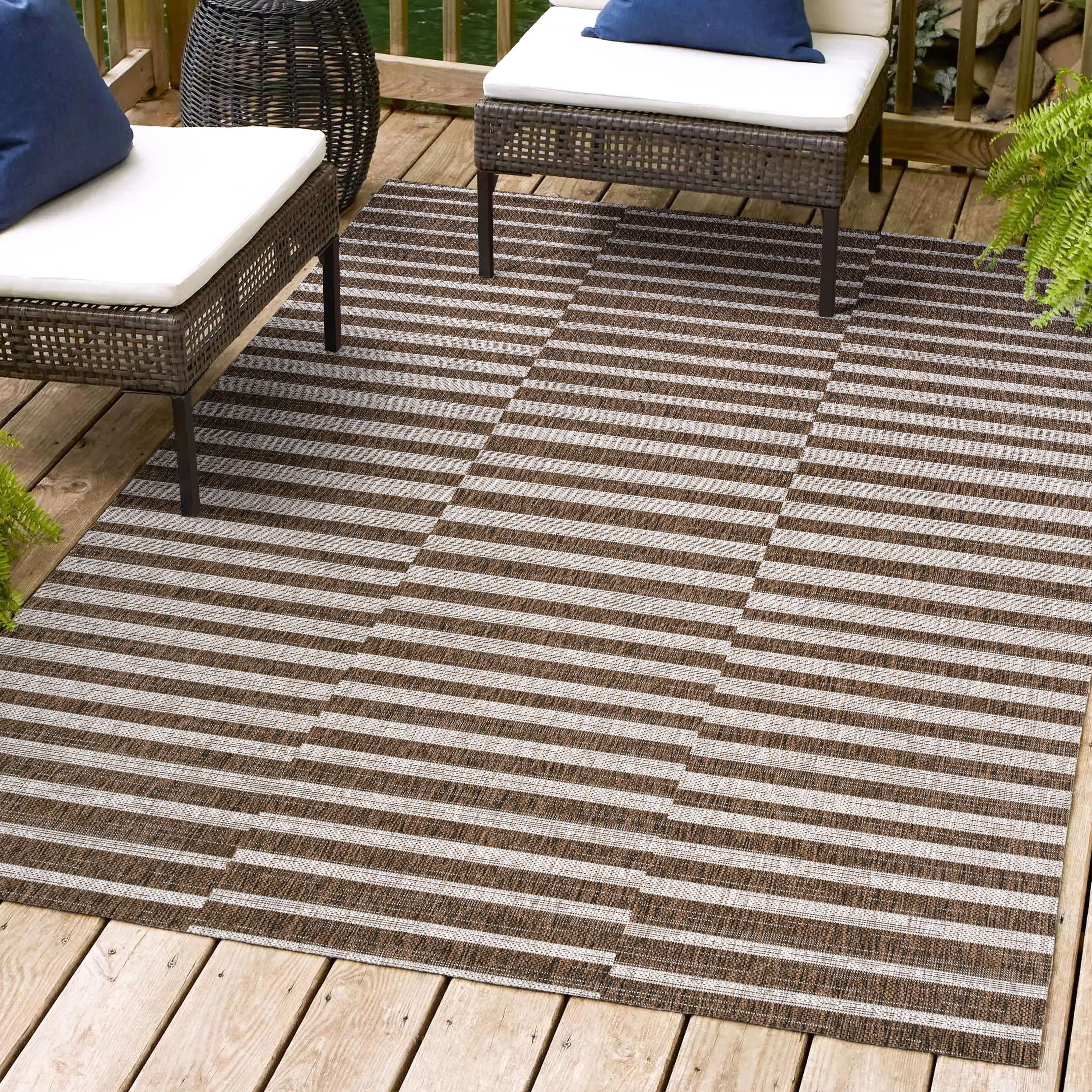 Sukie Modern Offset Stripe Indoor/Outdoor Area Rug