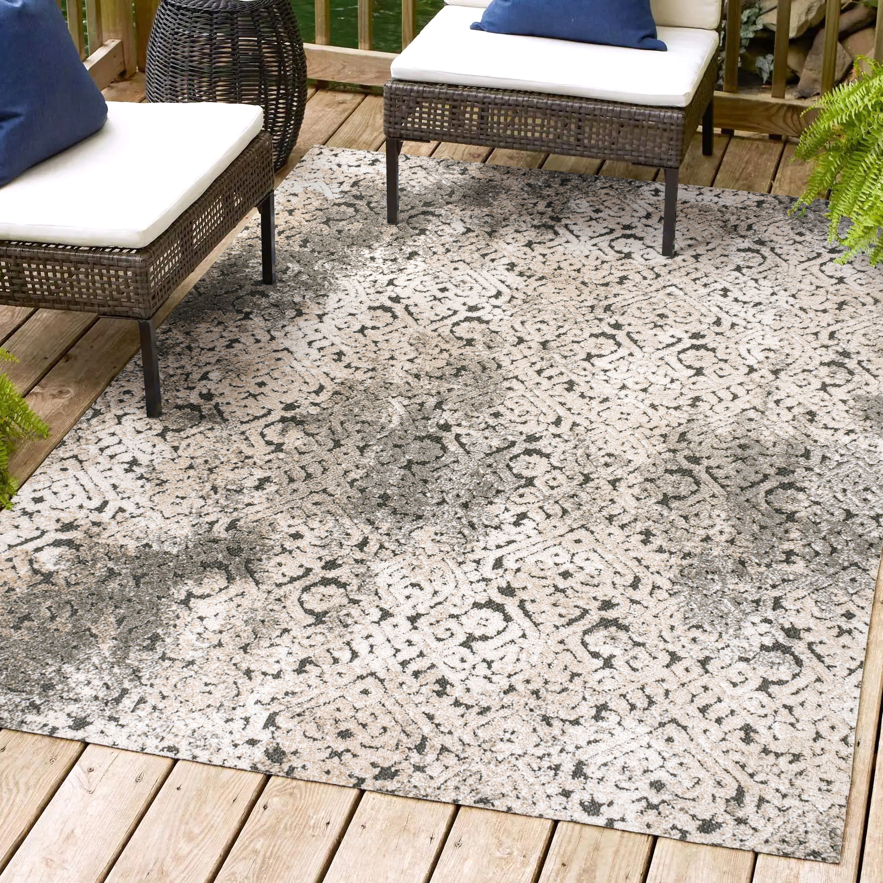 Duenas High-Low Shabby Indoor/Outdoor Area Rug