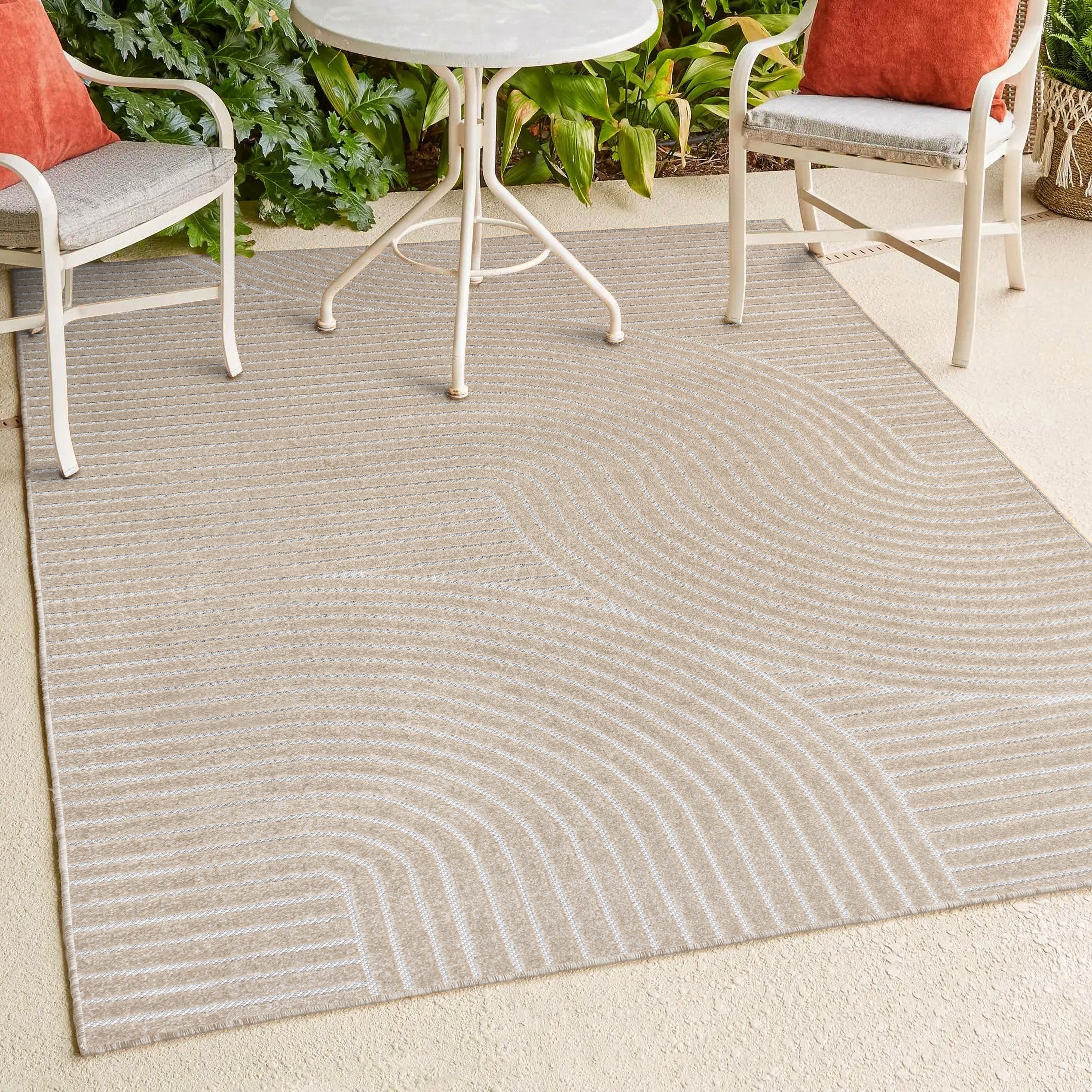 Duenas High-Low Shabby Damask Indoor/Outdoor Area Rug