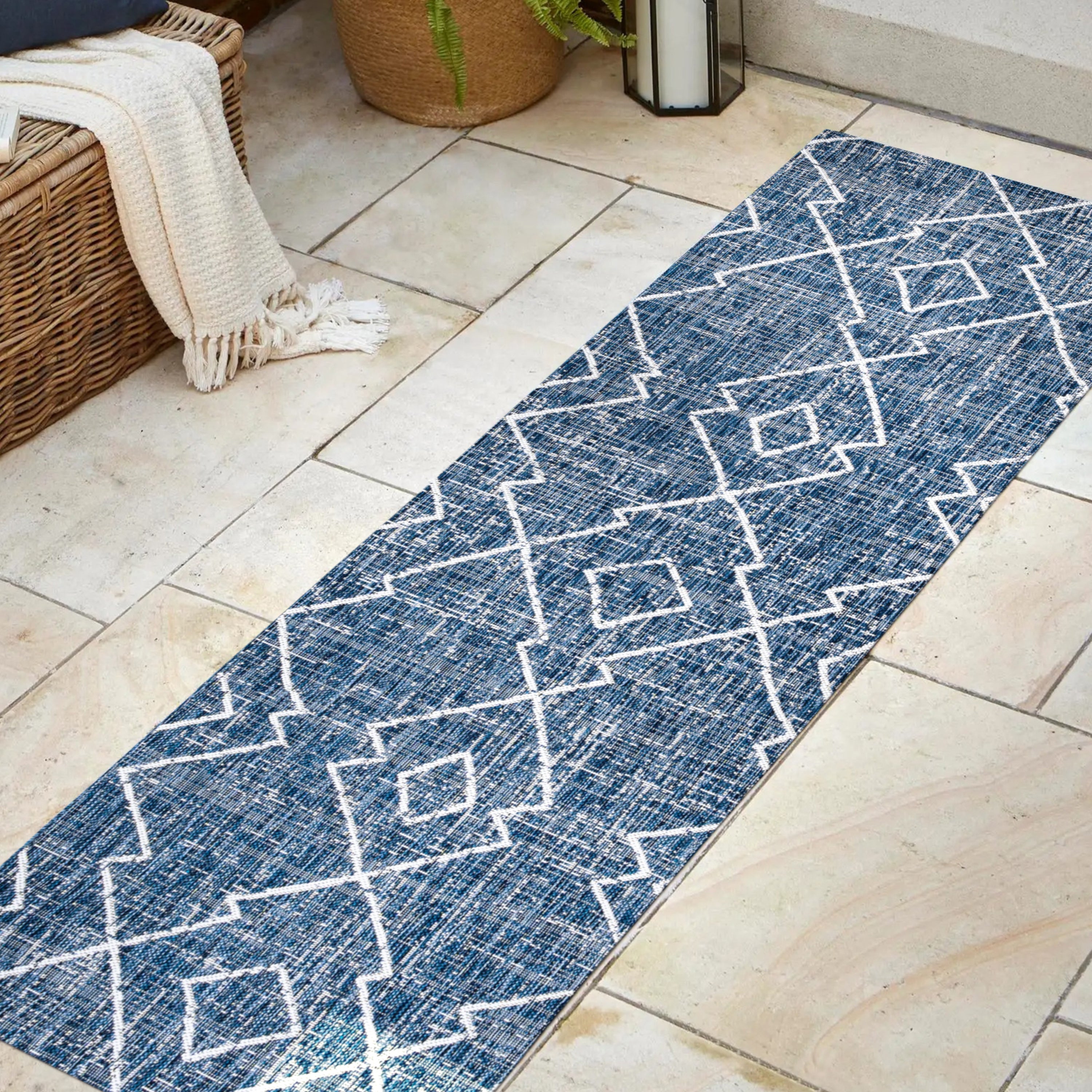 Carwa Tribal Diamond Trellis Indoor/Outdoor Runner Rug