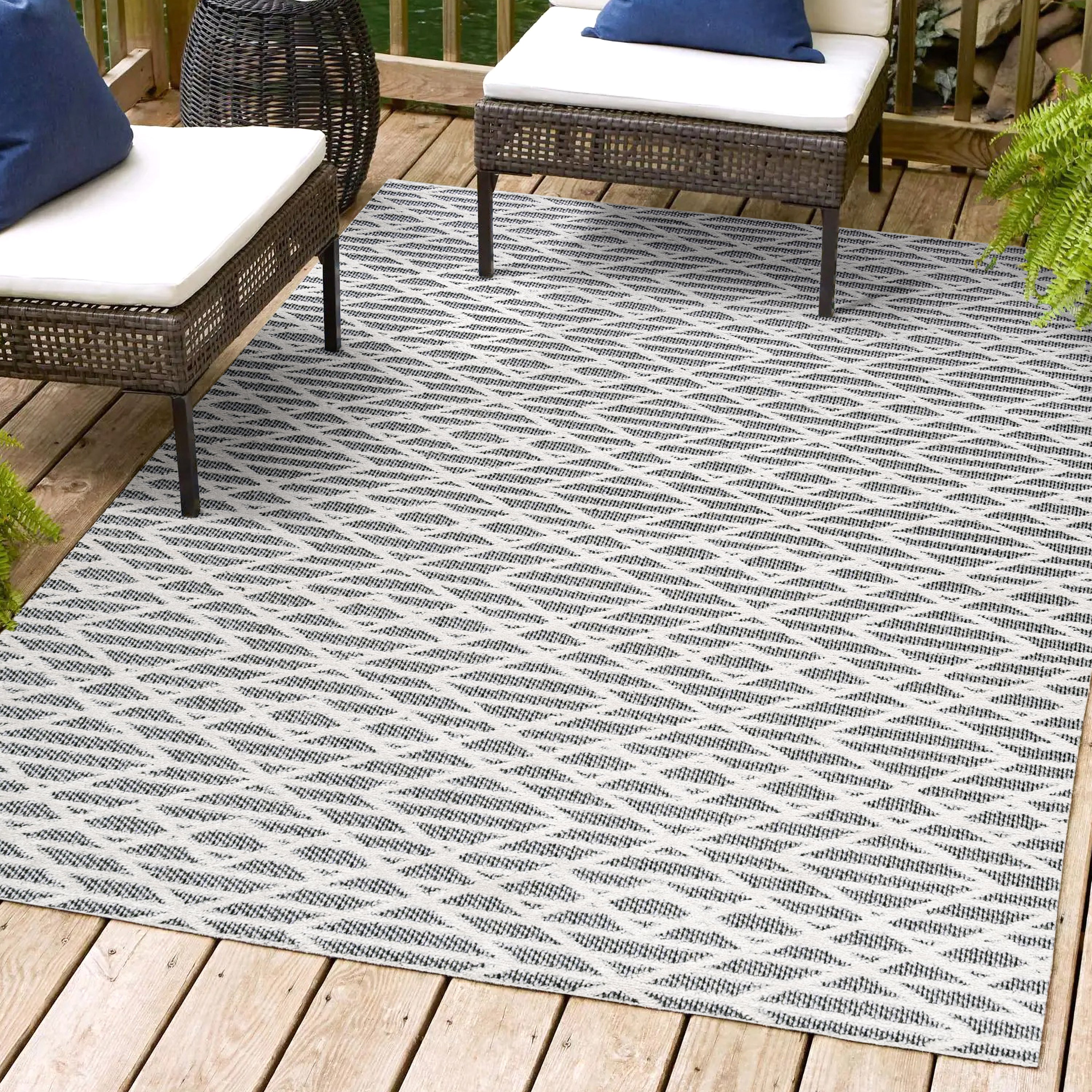 Ararat High-Low Pile Moroccan Diamond Indoor/Outdoor Area Rug