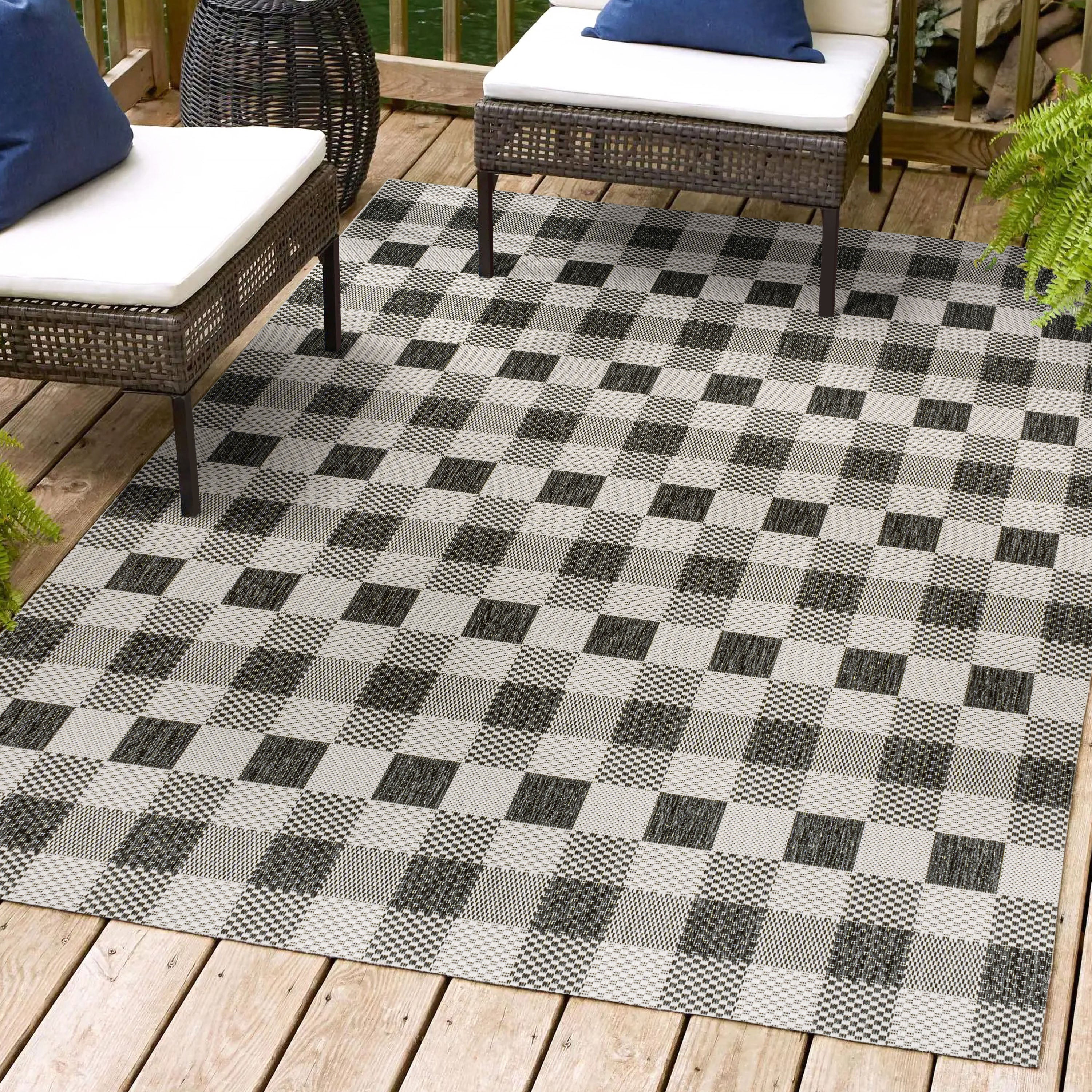 Darcy Traditional Geometric Bold Gingham Indoor/Outdoor Area Rug