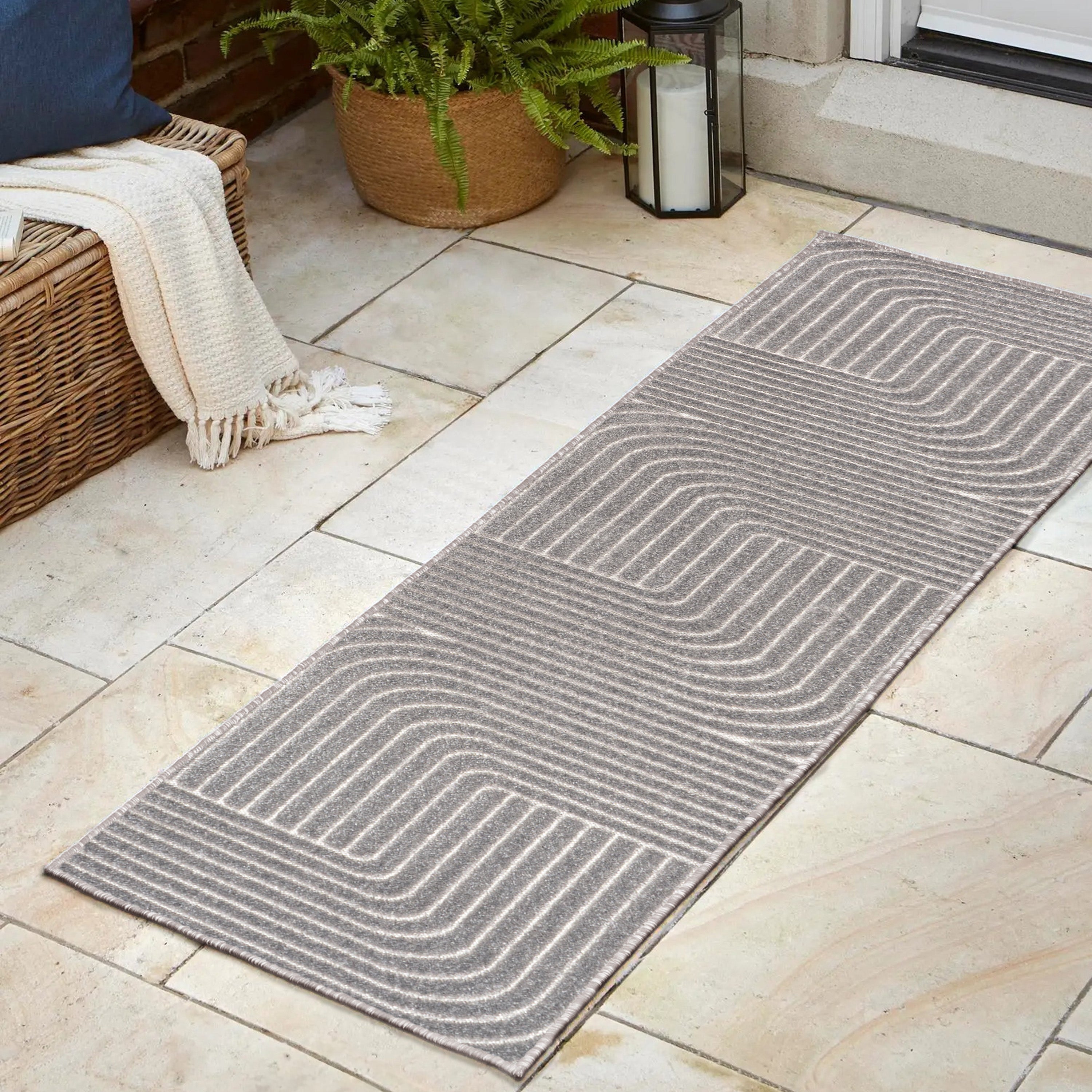 Odense High-Low Minimalist Angle Geometric Indoor/Outdoor Runner Rug