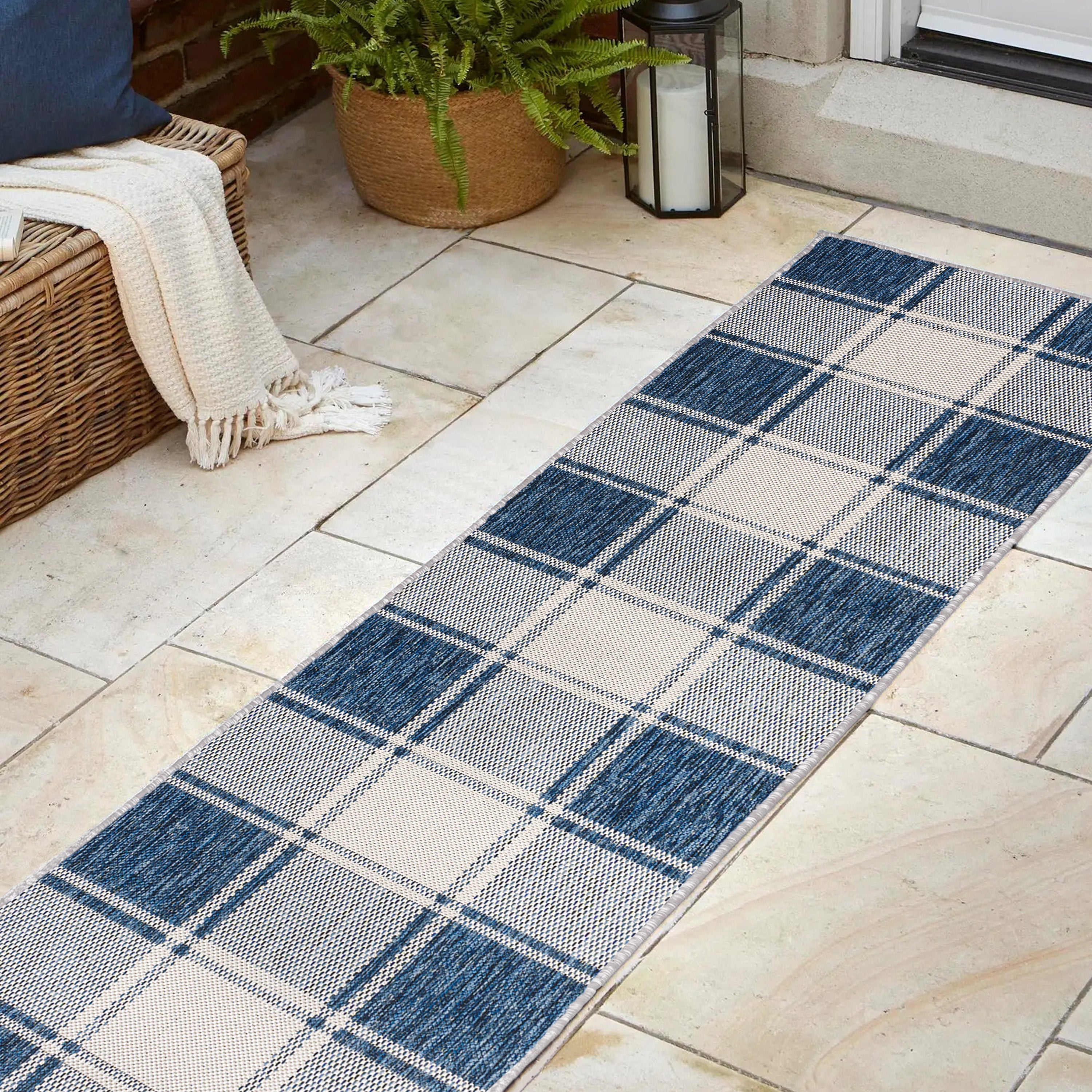 Sabine Traditional Farmhouse Bold Gingham Indoor/Outdoor Runner Rug