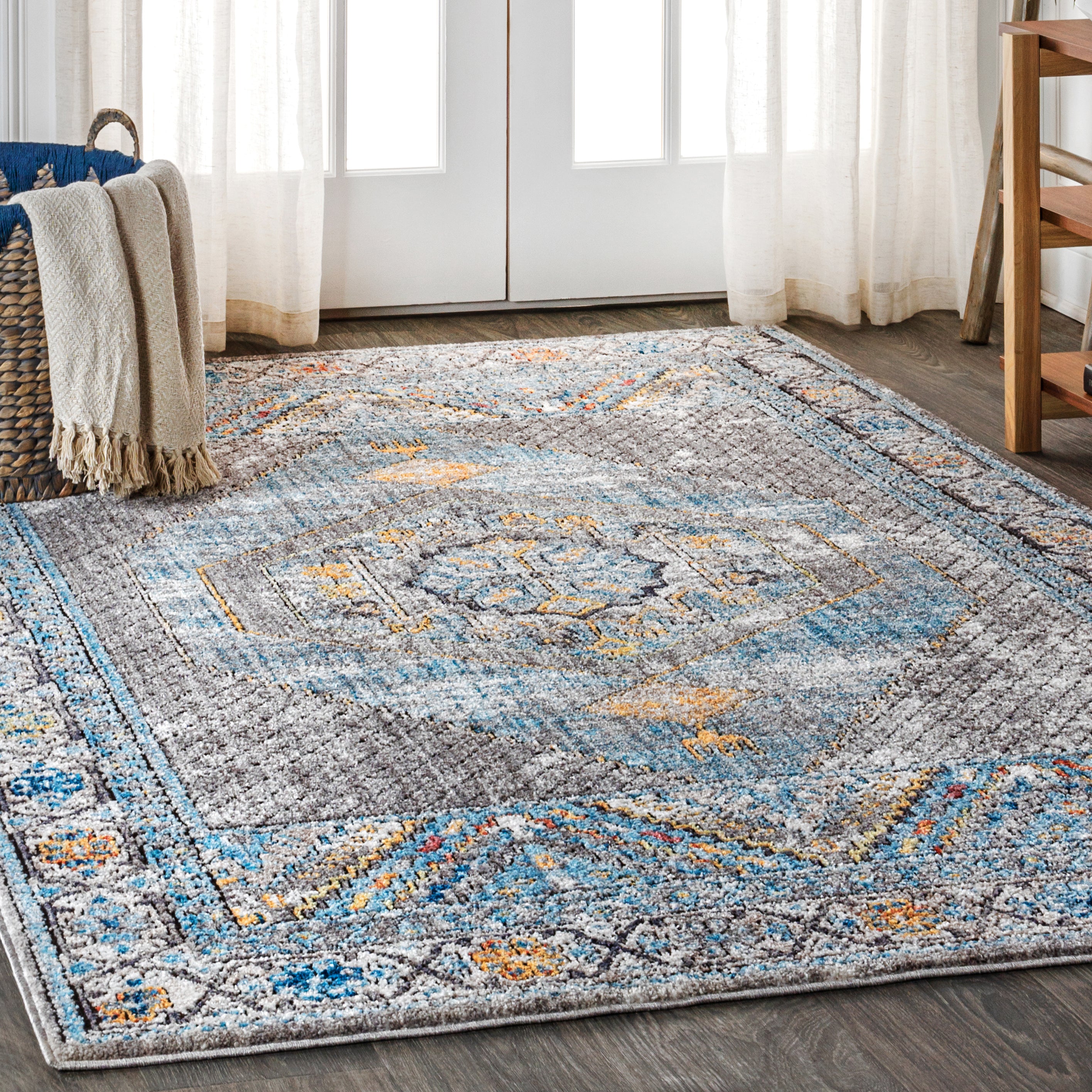 Izmit Geometric Vintage Medallion Area Rug