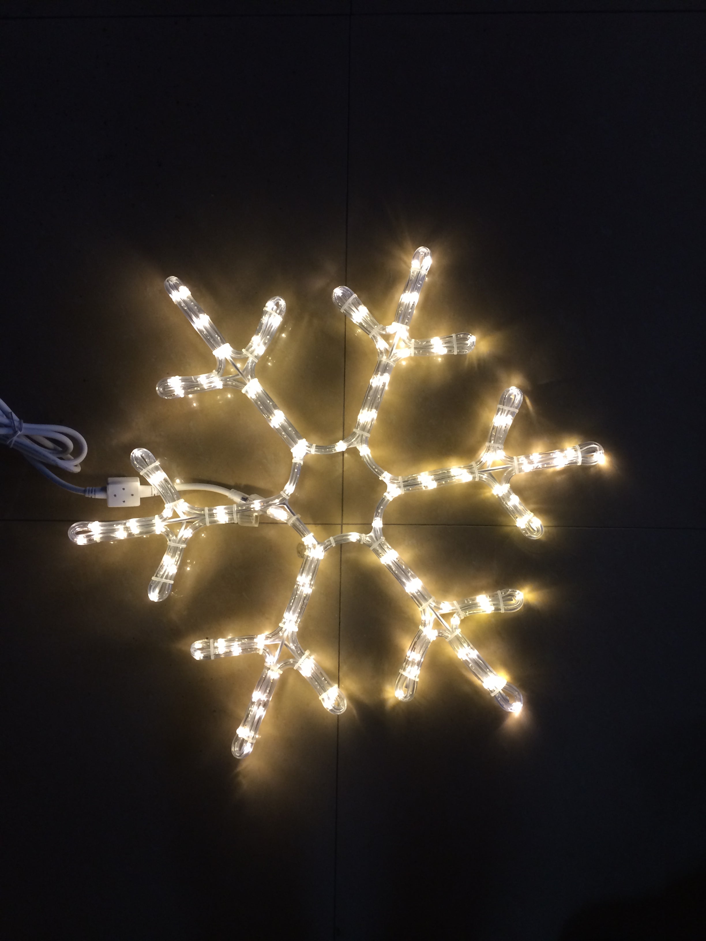 Warm White 18"" Rope-lit Snowflake