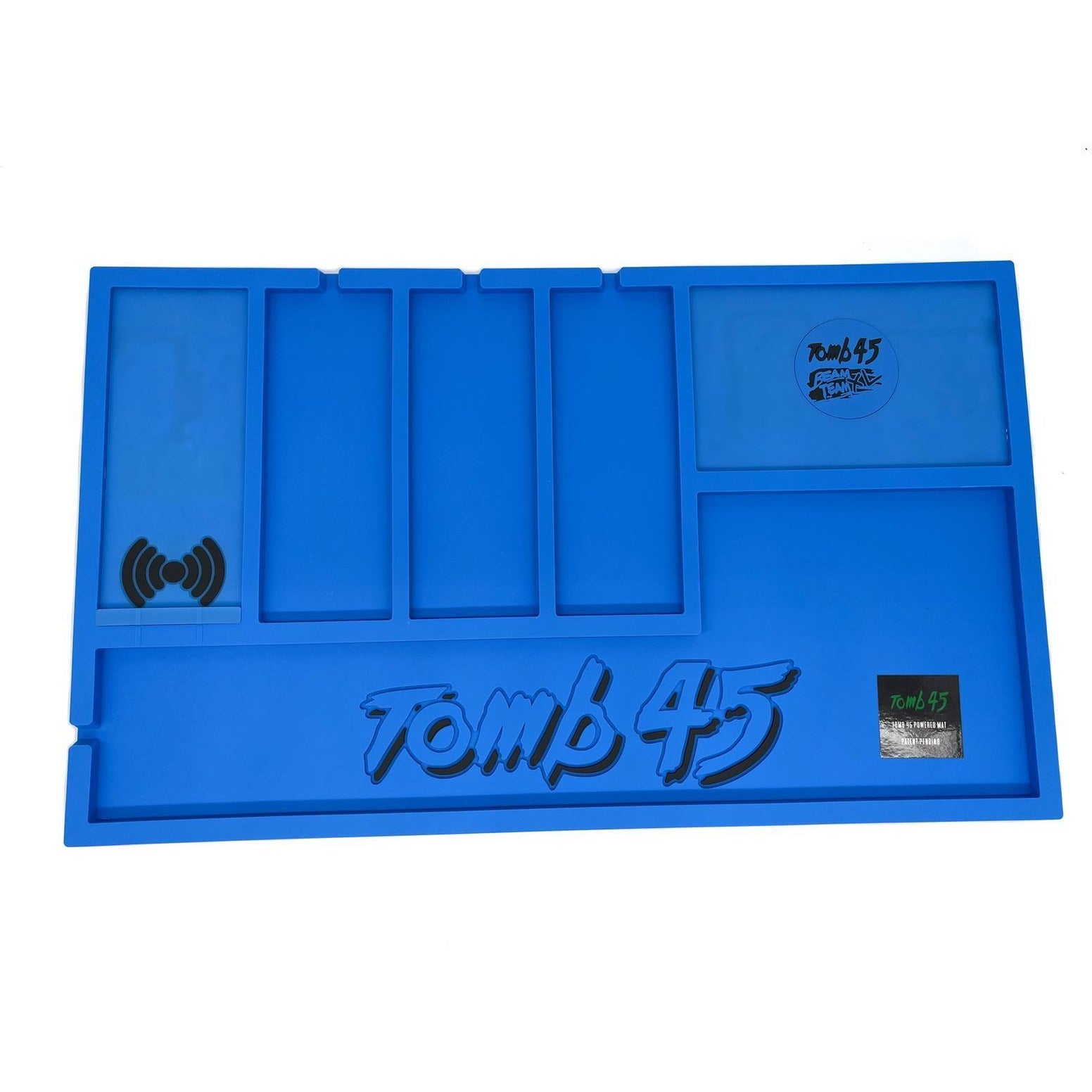 Tomb45 Powered Wireless Clipper Charging Organizing Mat - Blue